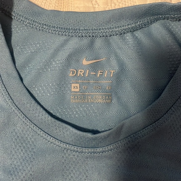 Teal Nike workout tank top - Picture 3 of 4